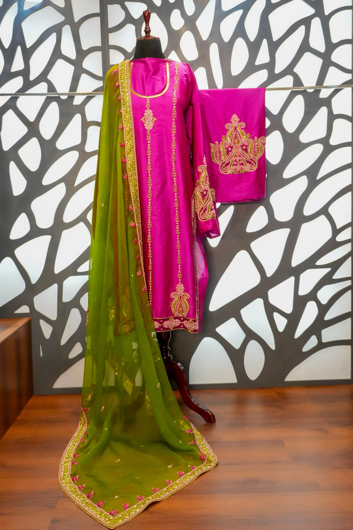 Mudra three-Piece suit set