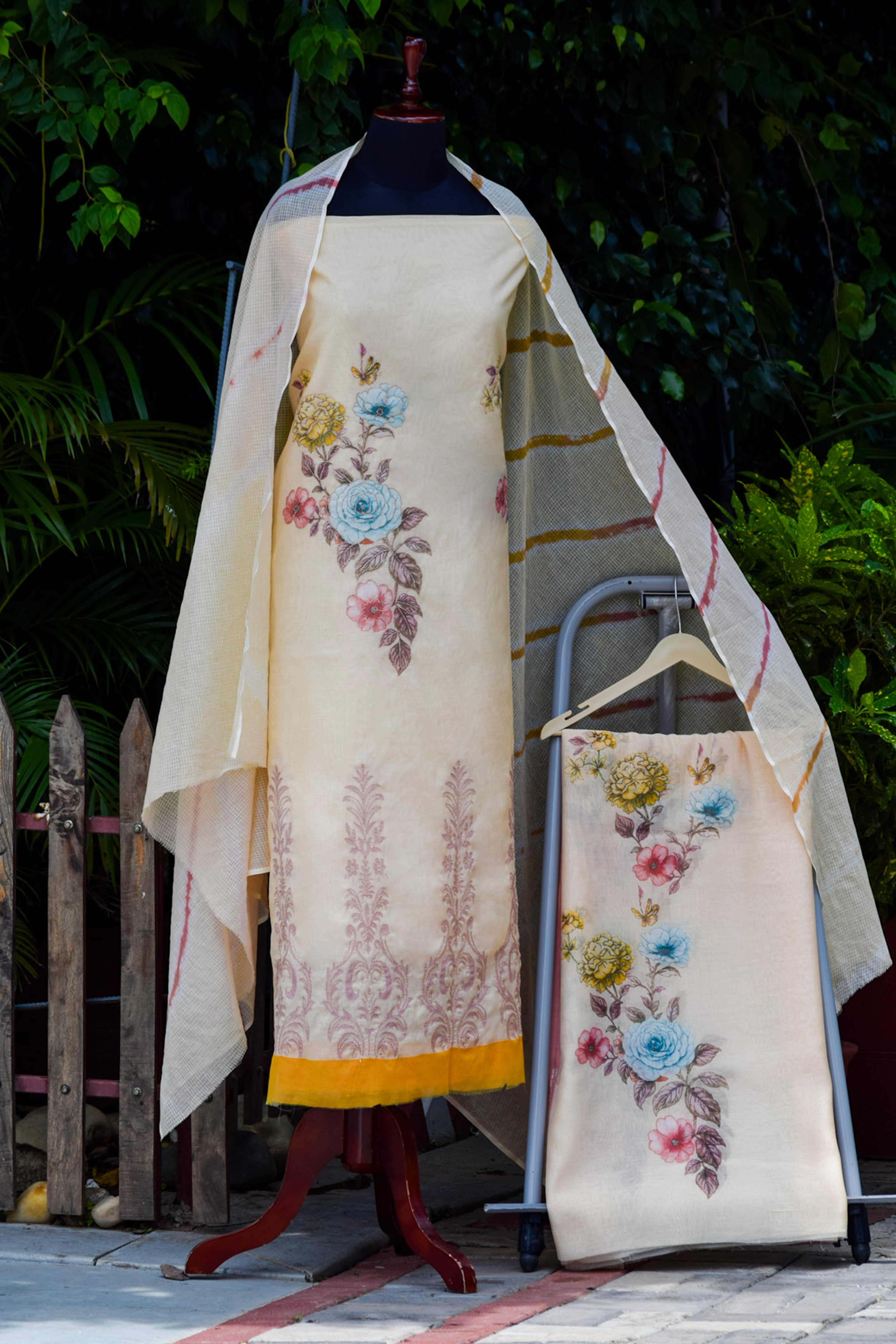 Saanvi Suit set