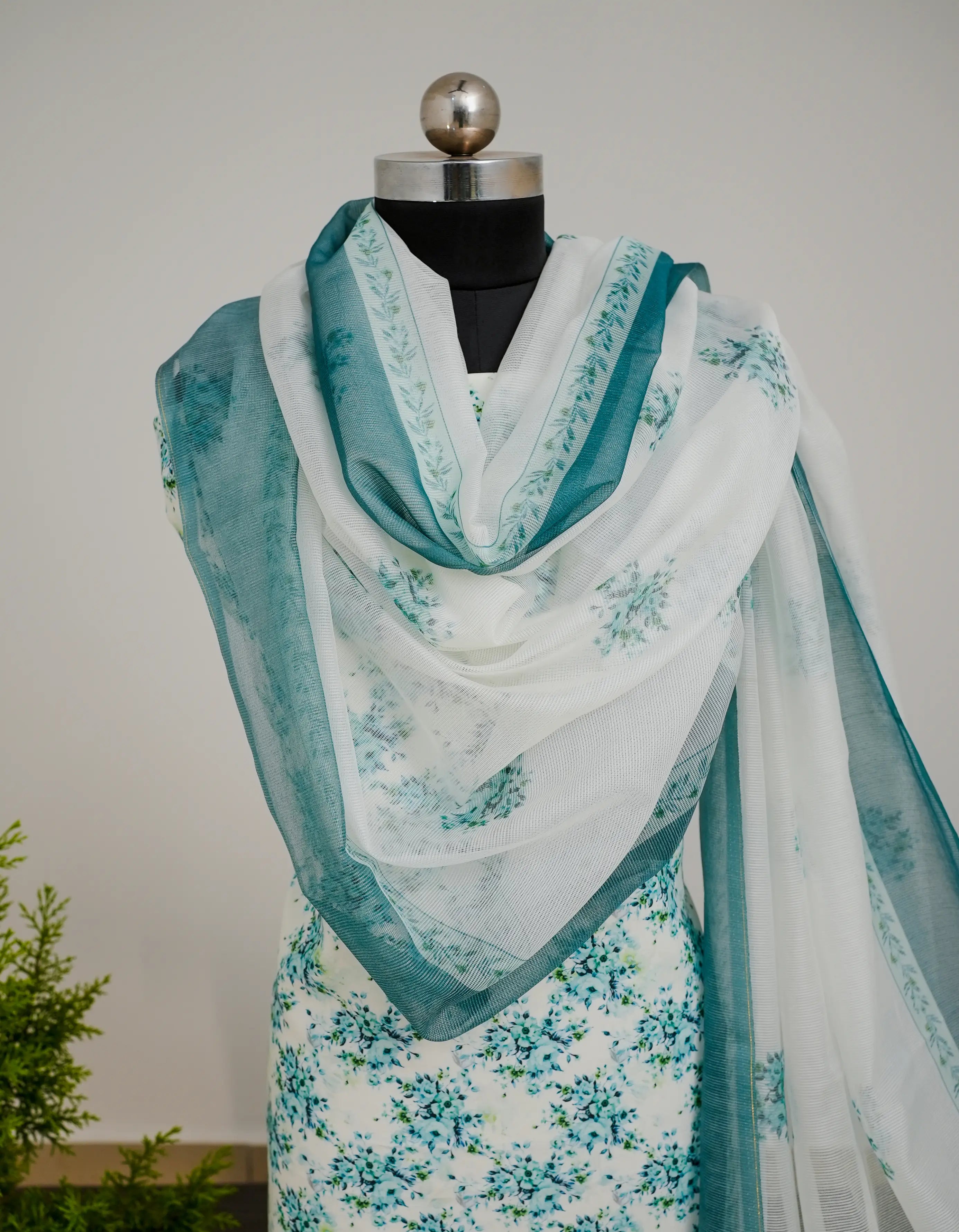 Minimal Florals 3 Pcs Kurta Set - Blue