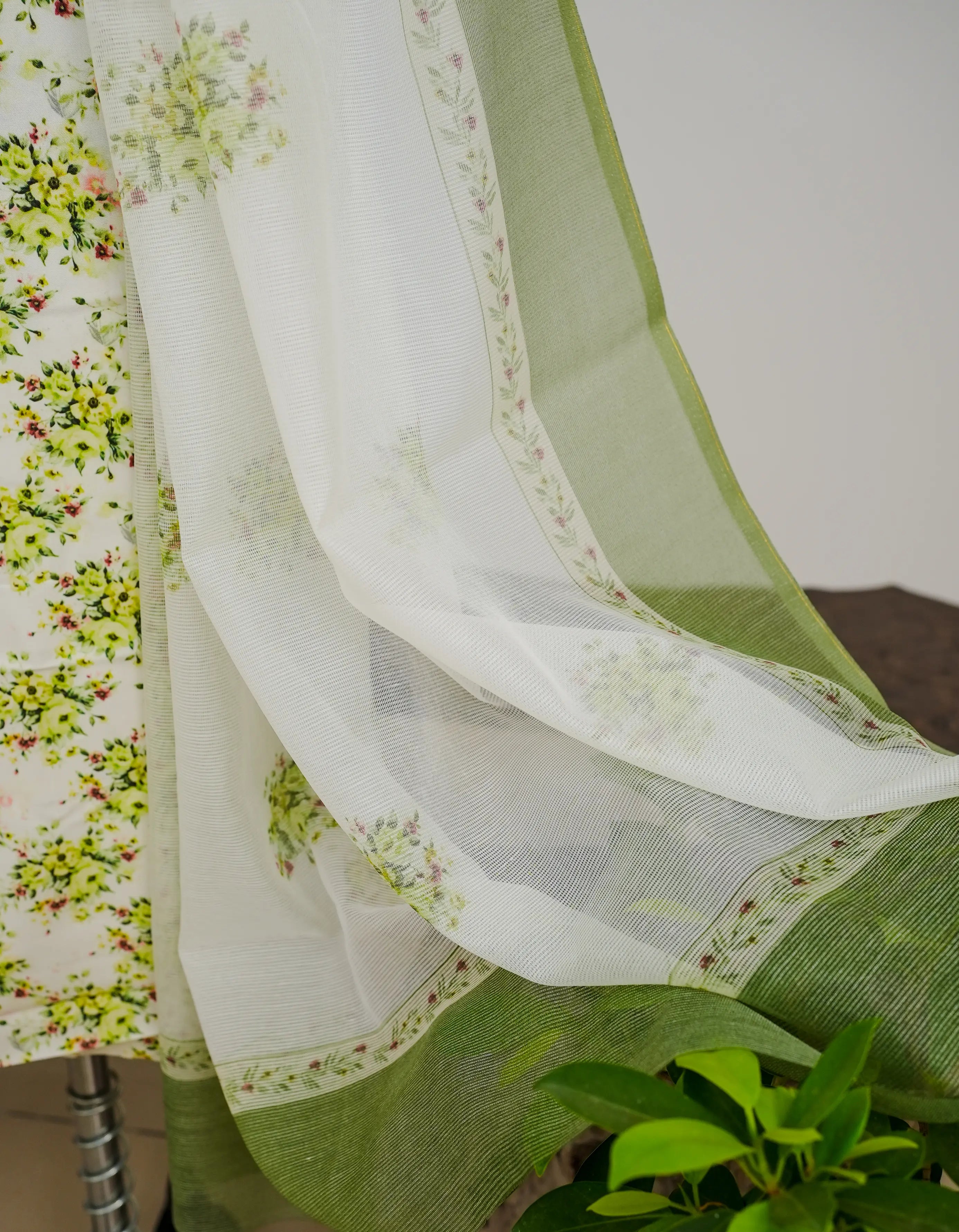 Minimal Florals 3 Pcs Kurta Set - Green